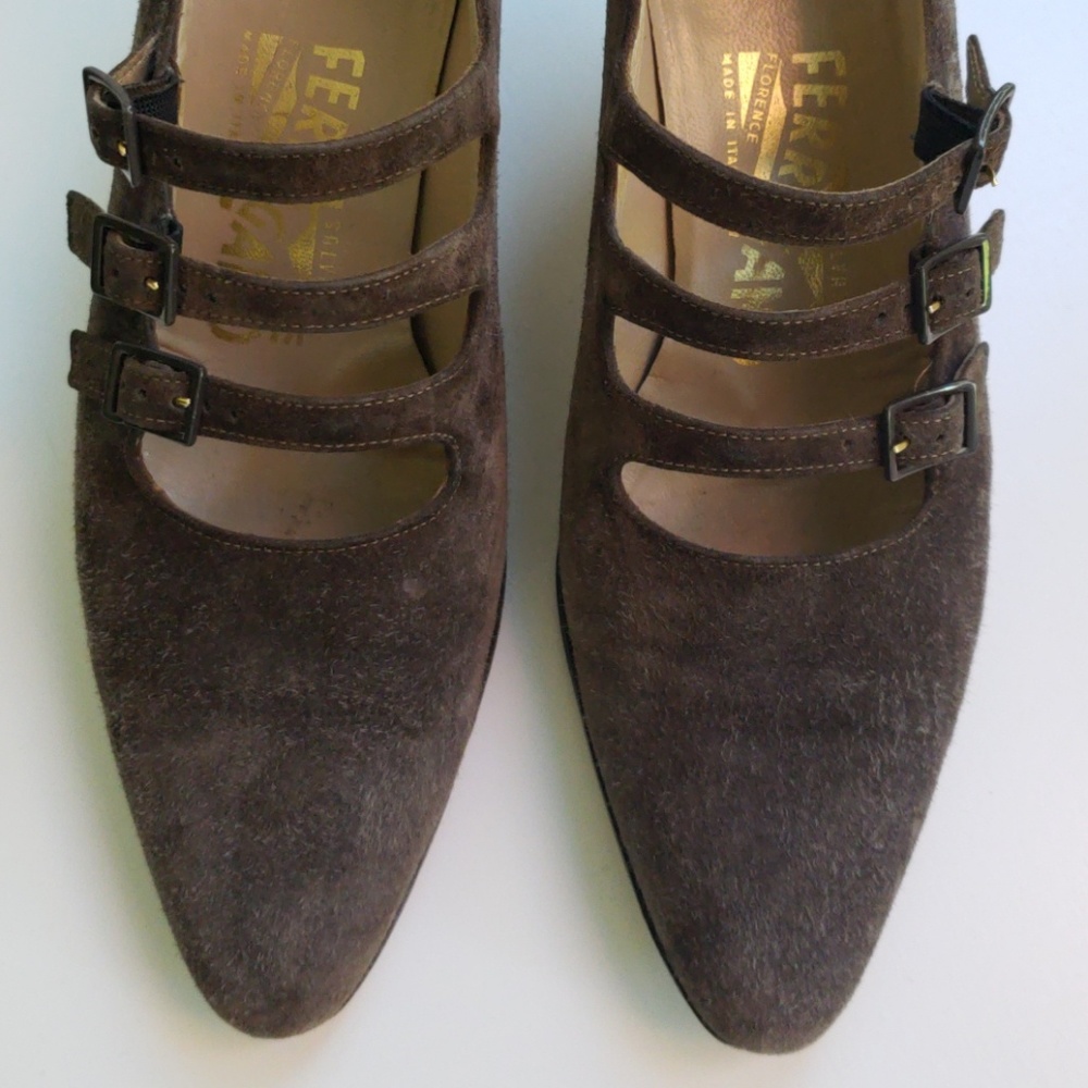🔥HP🔥VTG Ferragamo pumps, sz 8 AA, grey suede - Picture 3 of 8